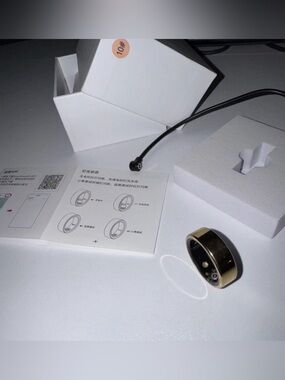 Smart Wearable Ring in Gold - Compact Fitness & Notification Ring